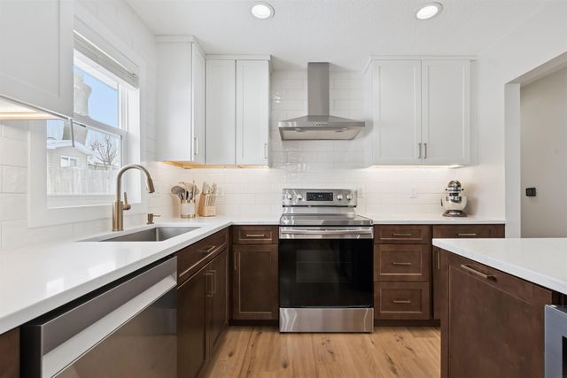 1142 Columbus Drive, Waterloo, IA 50702