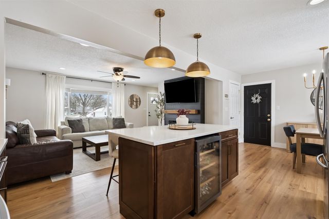 1142 Columbus Drive, Waterloo, IA 50702