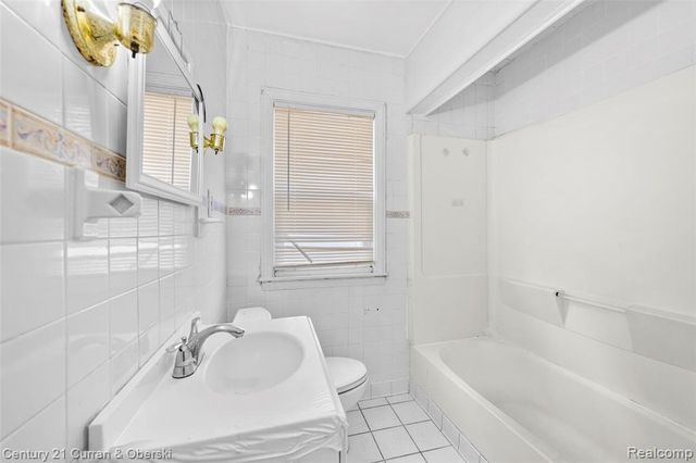 7910 Orchard Avenue, Dearborn, MI 48126