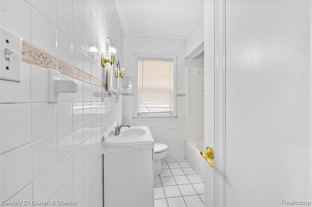 7910 Orchard Avenue, Dearborn, MI 48126