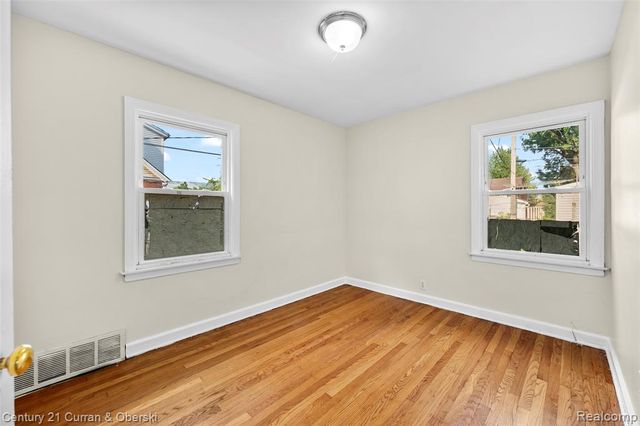 7910 Orchard Avenue, Dearborn, MI 48126