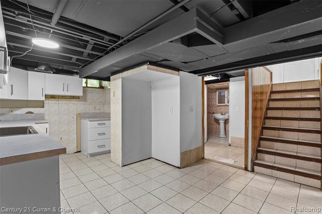 7910 Orchard Avenue, Dearborn, MI 48126