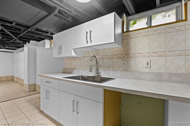 7910 Orchard Avenue, Dearborn, MI 48126