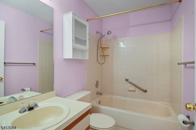 252 Drake Ln, Roxbury Twp., NJ 07852