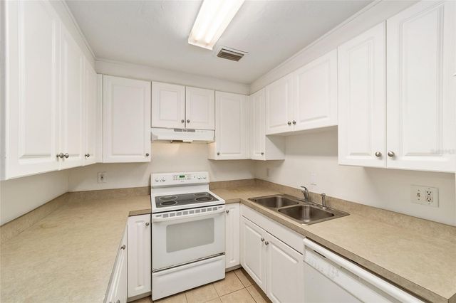 501 SW 75TH STREET H6, Gainesville, FL 32607