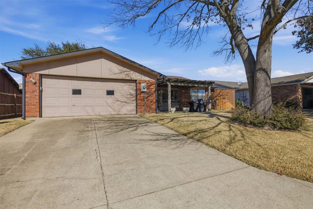 2204 Red Bluff Drive, Carrollton, TX 75007