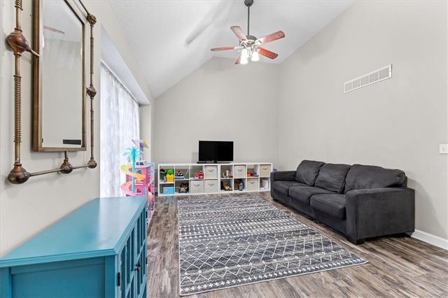 1030 Black Oak Drive, Liberty, MO 64068