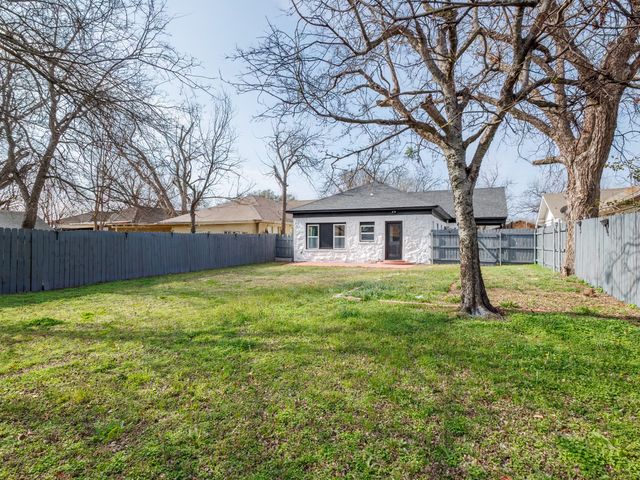 1610 1st Street, Brownwood, TX 76801