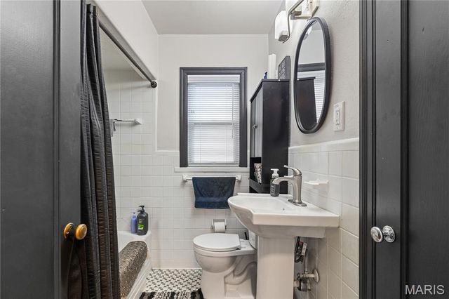 4981 Pernod Avenue, St Louis, MO 63139