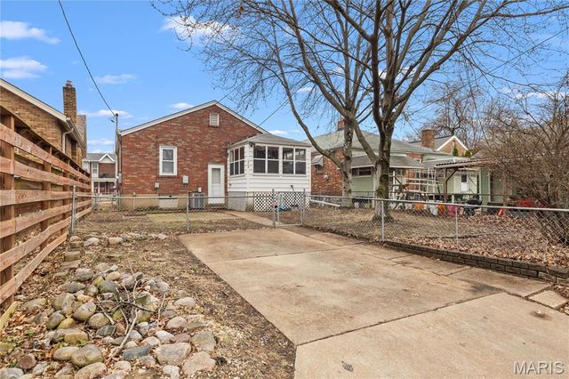 4981 Pernod Avenue, St Louis, MO 63139