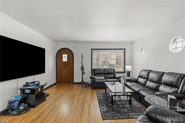 4981 Pernod Avenue, St Louis, MO 63139