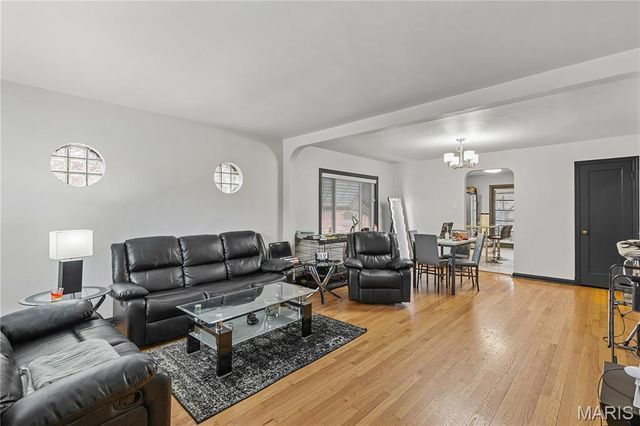 4981 Pernod Avenue, St Louis, MO 63139