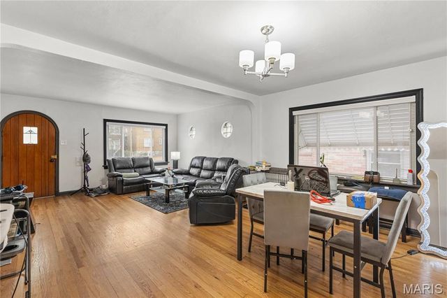 4981 Pernod Avenue, St Louis, MO 63139