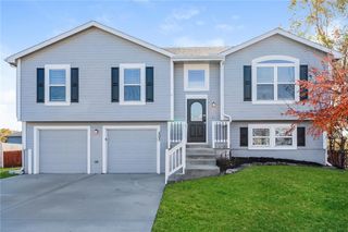 503 Lake Meadows Drive, Smithville, MO 64089