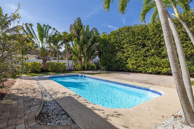 333 30TH AVENUE N, St Petersburg, FL 33704