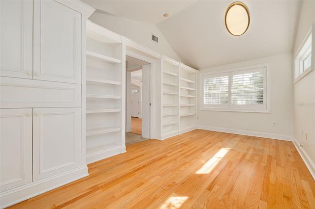 333 30TH AVENUE N, St Petersburg, FL 33704