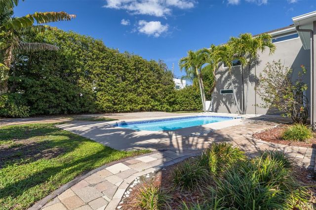 333 30TH AVENUE N, St Petersburg, FL 33704