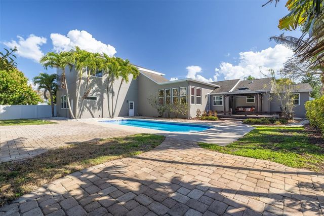 333 30TH AVENUE N, St Petersburg, FL 33704