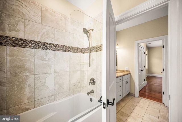 26 COLONIAL DR, West Chester, PA 19382