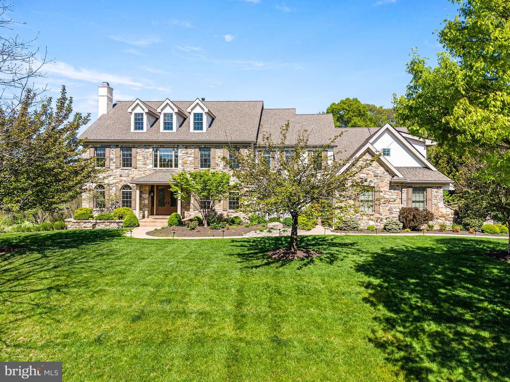 26 COLONIAL DR, West Chester, PA 19382