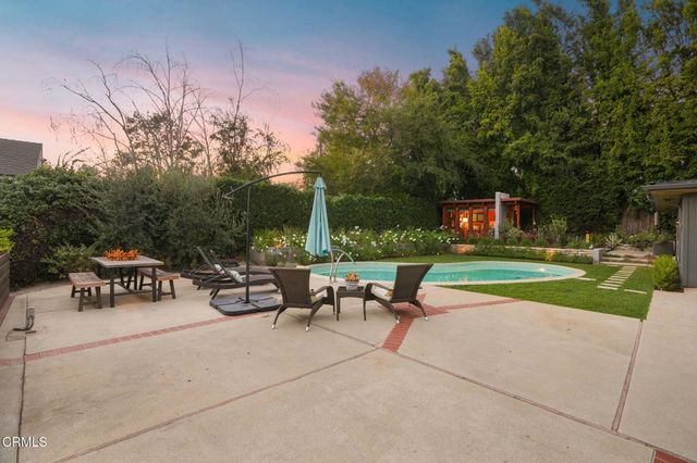 1025 Nithsdale Road, Pasadena, CA 91105