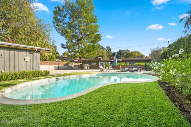 1025 Nithsdale Road, Pasadena, CA 91105