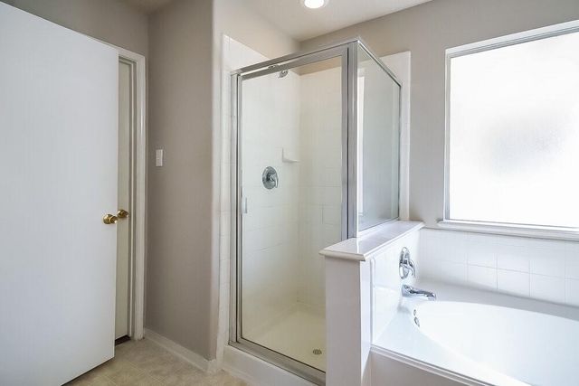 18407 Knob Hill Lake Lane, Humble, TX 77346