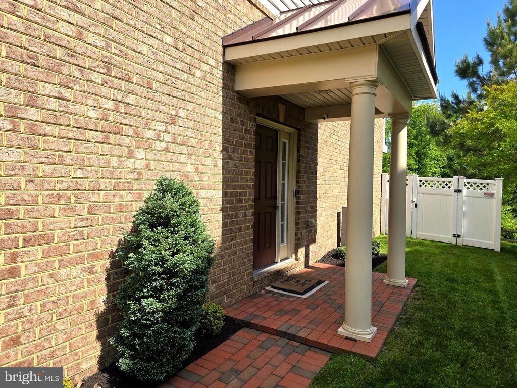 Image 2 of property listing at 15515 SUNNINGDALE PL, Upper Marlboro, MD 20774