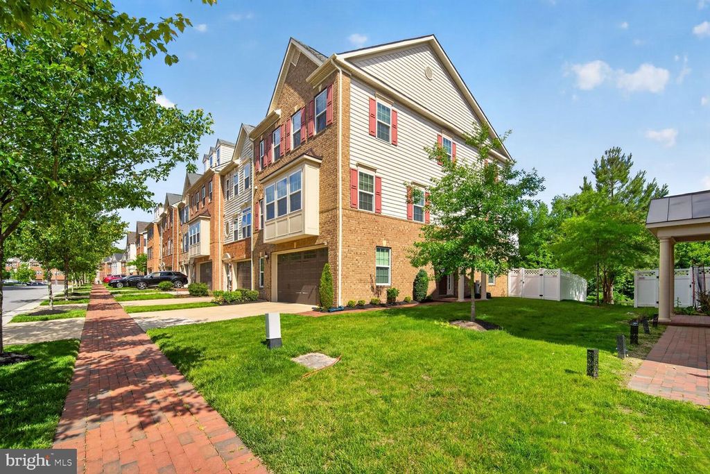 Image 37 of property listing at 15515 SUNNINGDALE PL, Upper Marlboro, MD 20774