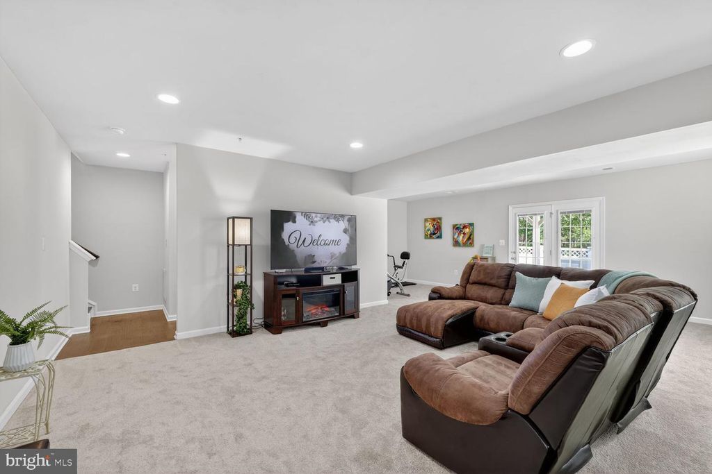 Image 5 of property listing at 15515 SUNNINGDALE PL, Upper Marlboro, MD 20774