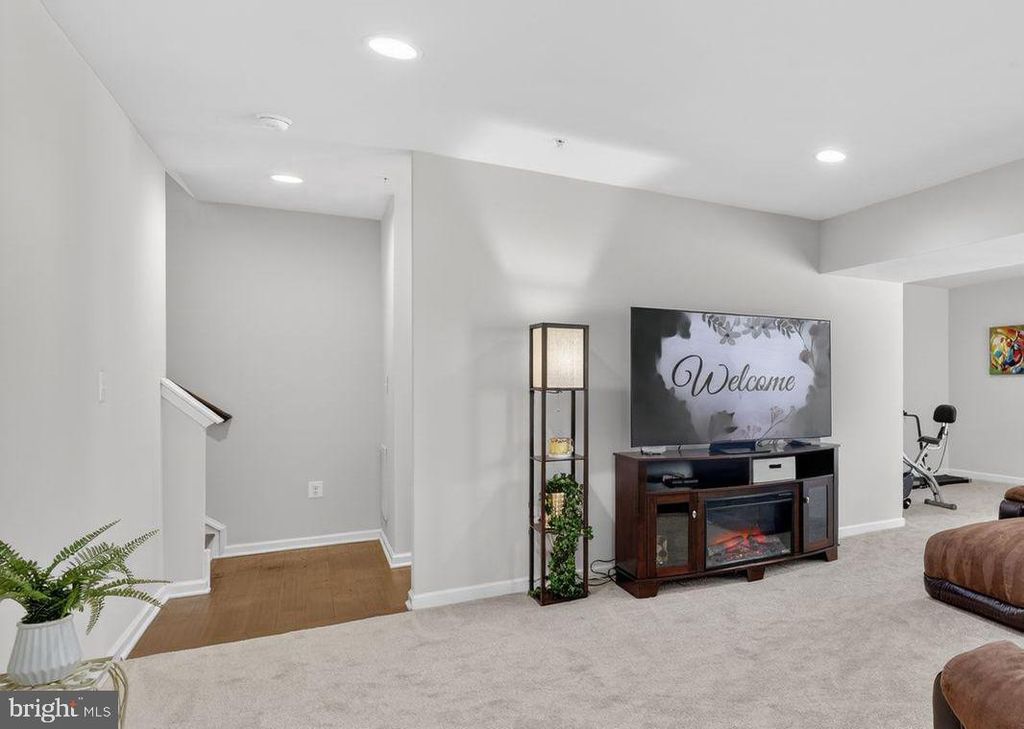 Image 9 of property listing at 15515 SUNNINGDALE PL, Upper Marlboro, MD 20774