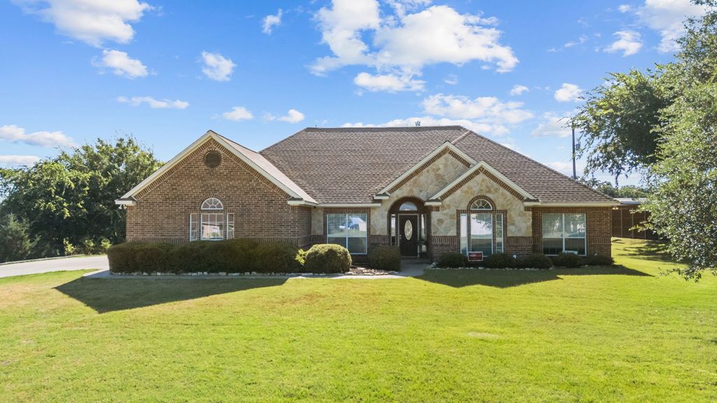 108 Milton Drive, Springtown, TX 76082