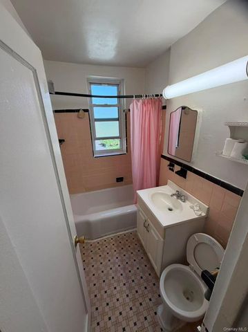 14444 41st Avenue 4C, Flushing, NY 11355