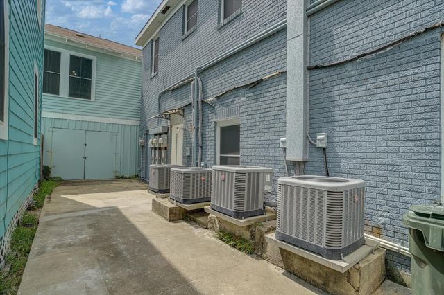 1827 Avenue O 2, Galveston, TX 77550