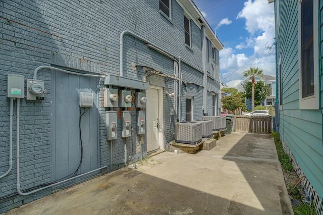 1827 Avenue O 2, Galveston, TX 77550