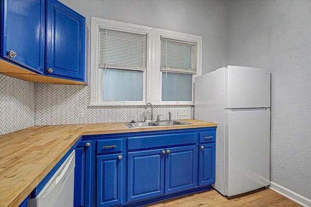1827 Avenue O 2, Galveston, TX 77550