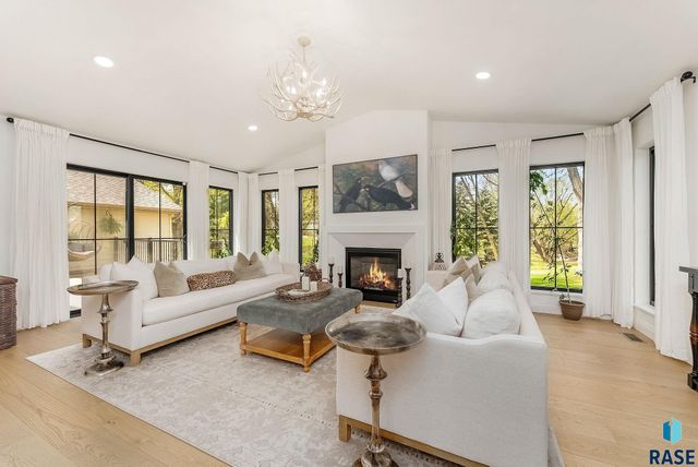 2841 E Old Orchard Trl Trail, Sioux Falls, SD 57103