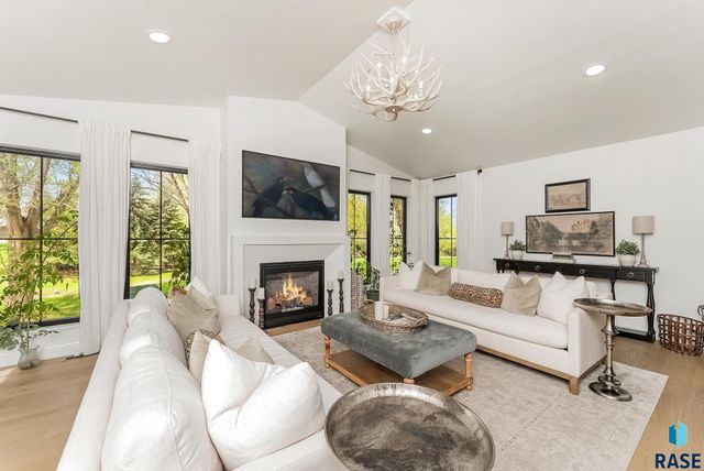 2841 E Old Orchard Trl Trail, Sioux Falls, SD 57103