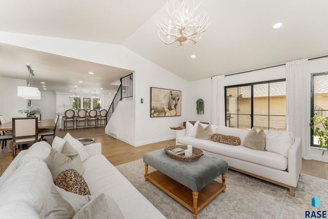 2841 E Old Orchard Trl Trail, Sioux Falls, SD 57103