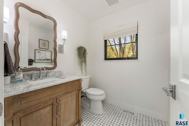 2841 E Old Orchard Trl Trail, Sioux Falls, SD 57103