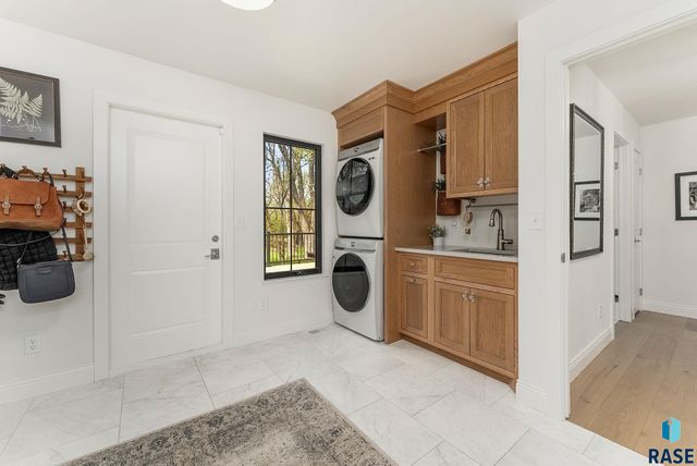 2841 E Old Orchard Trl Trail, Sioux Falls, SD 57103