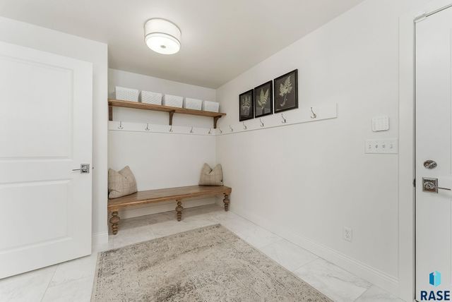 2841 E Old Orchard Trl Trail, Sioux Falls, SD 57103