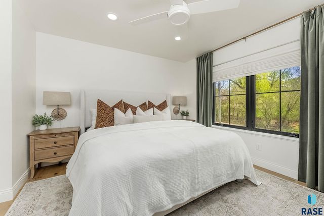 2841 E Old Orchard Trl Trail, Sioux Falls, SD 57103