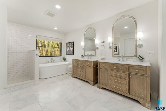 2841 E Old Orchard Trl Trail, Sioux Falls, SD 57103