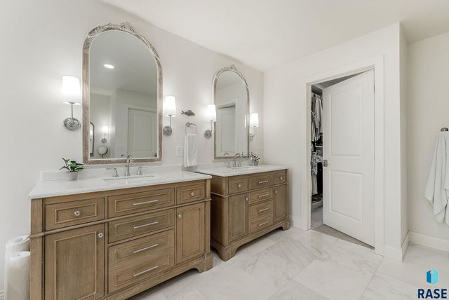 2841 E Old Orchard Trl Trail, Sioux Falls, SD 57103