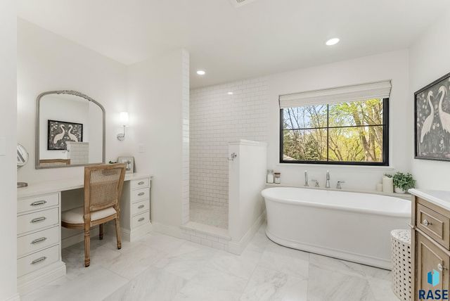 2841 E Old Orchard Trl Trail, Sioux Falls, SD 57103