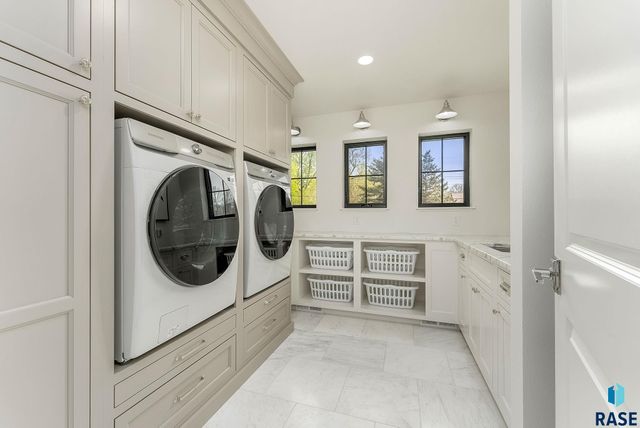 2841 E Old Orchard Trl Trail, Sioux Falls, SD 57103