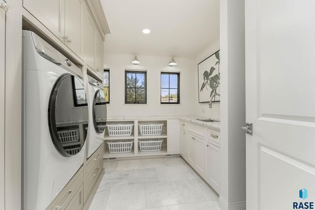 2841 E Old Orchard Trl Trail, Sioux Falls, SD 57103