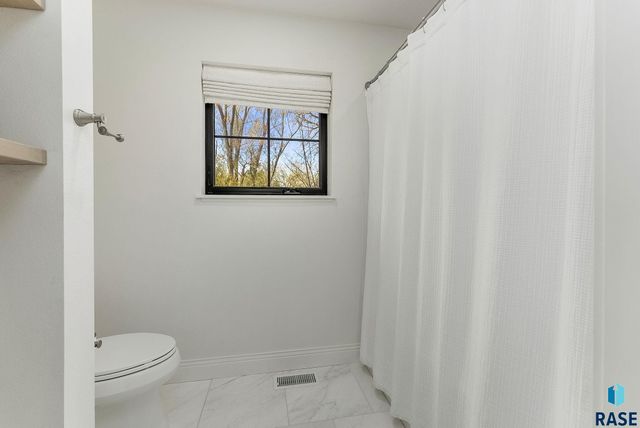 2841 E Old Orchard Trl Trail, Sioux Falls, SD 57103