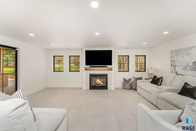 2841 E Old Orchard Trl Trail, Sioux Falls, SD 57103